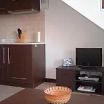 Pearl Apartment *
