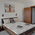 Pearl Apartment *
