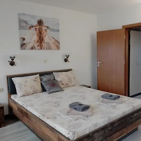 Pearl Apartment *