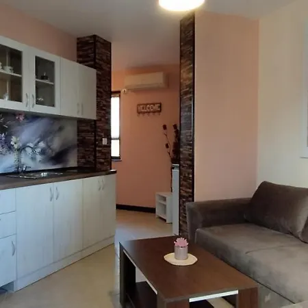 Pearl Apartment *